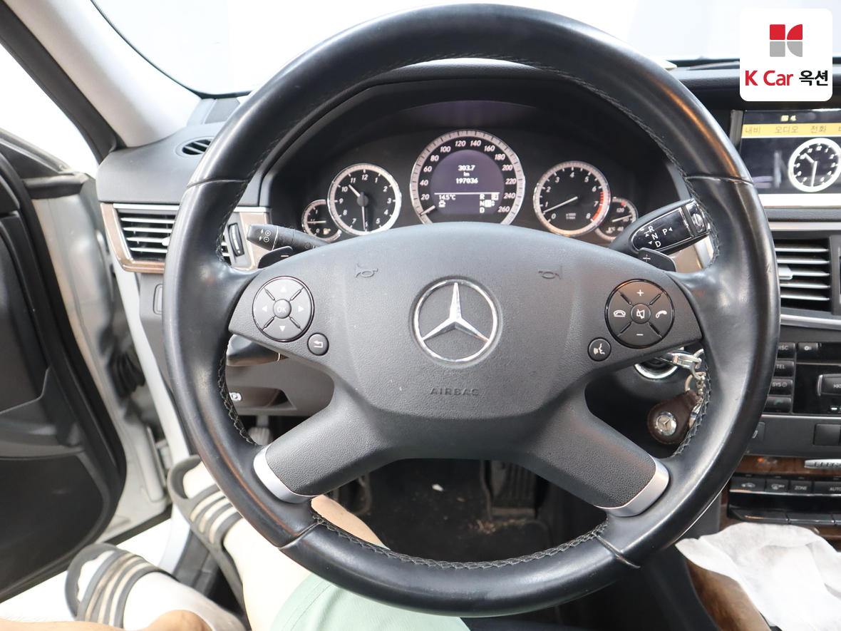 Mercedes-Benz E-Class - 10