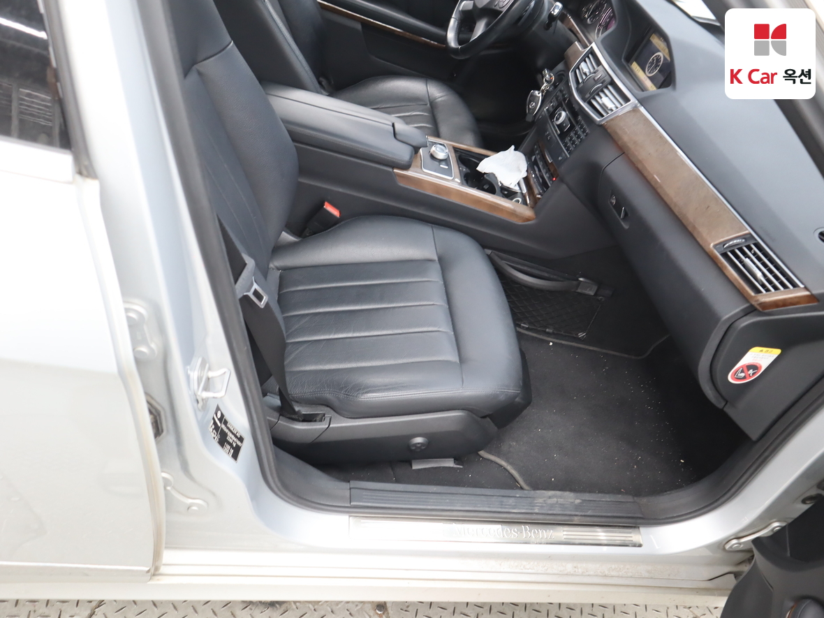 Mercedes-Benz E-Class - 30