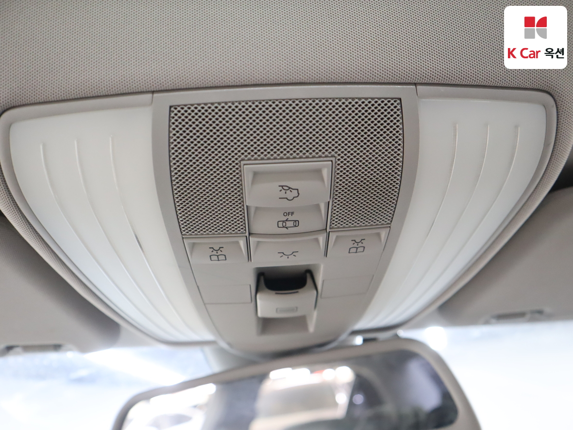 Mercedes-Benz E-Class - 12