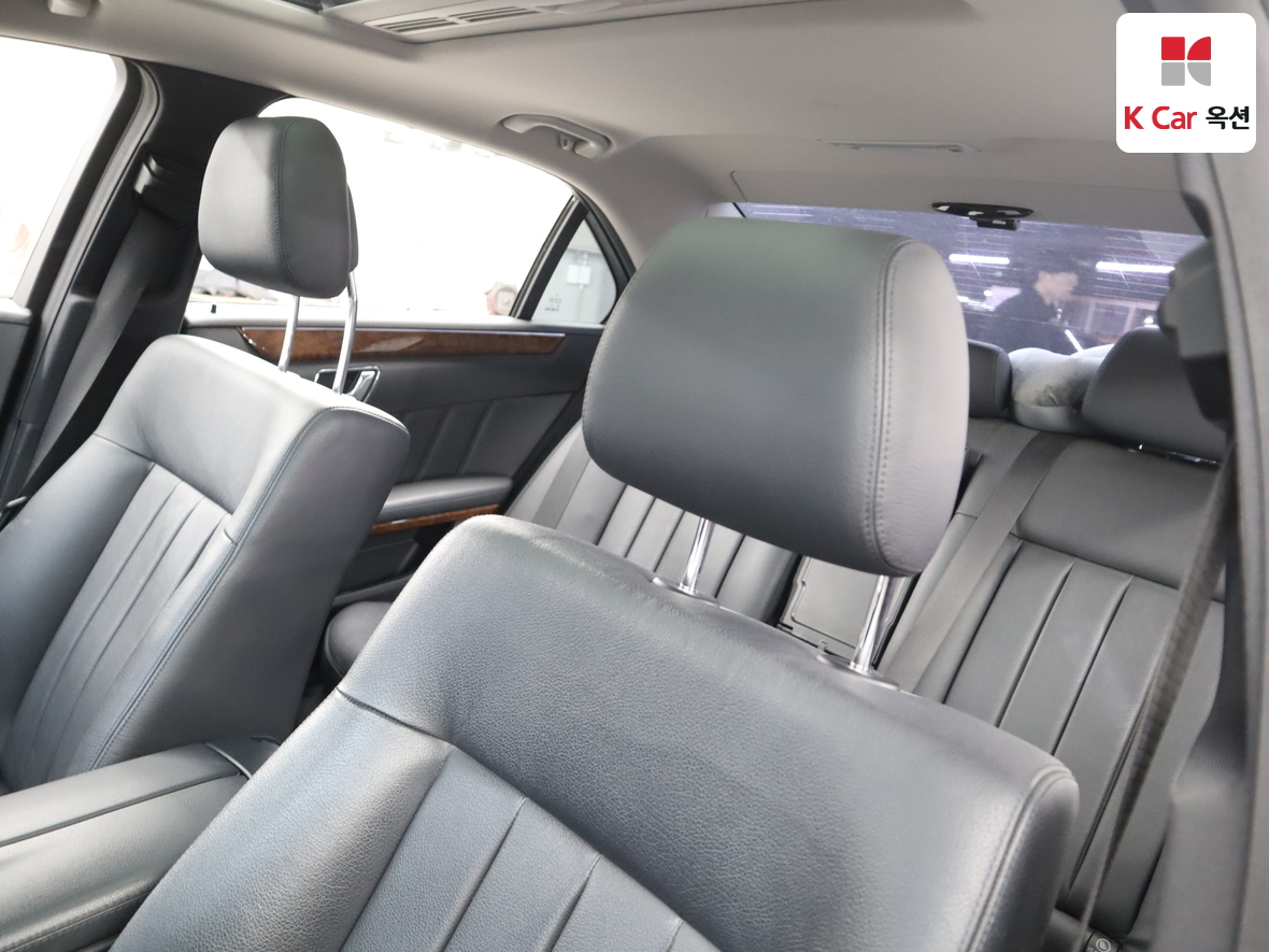Mercedes-Benz E-Class - 19