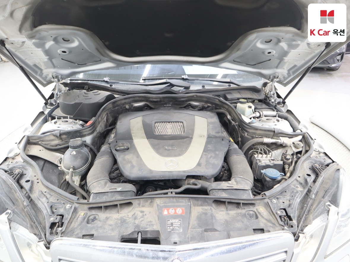 Mercedes-Benz E-Class - 33