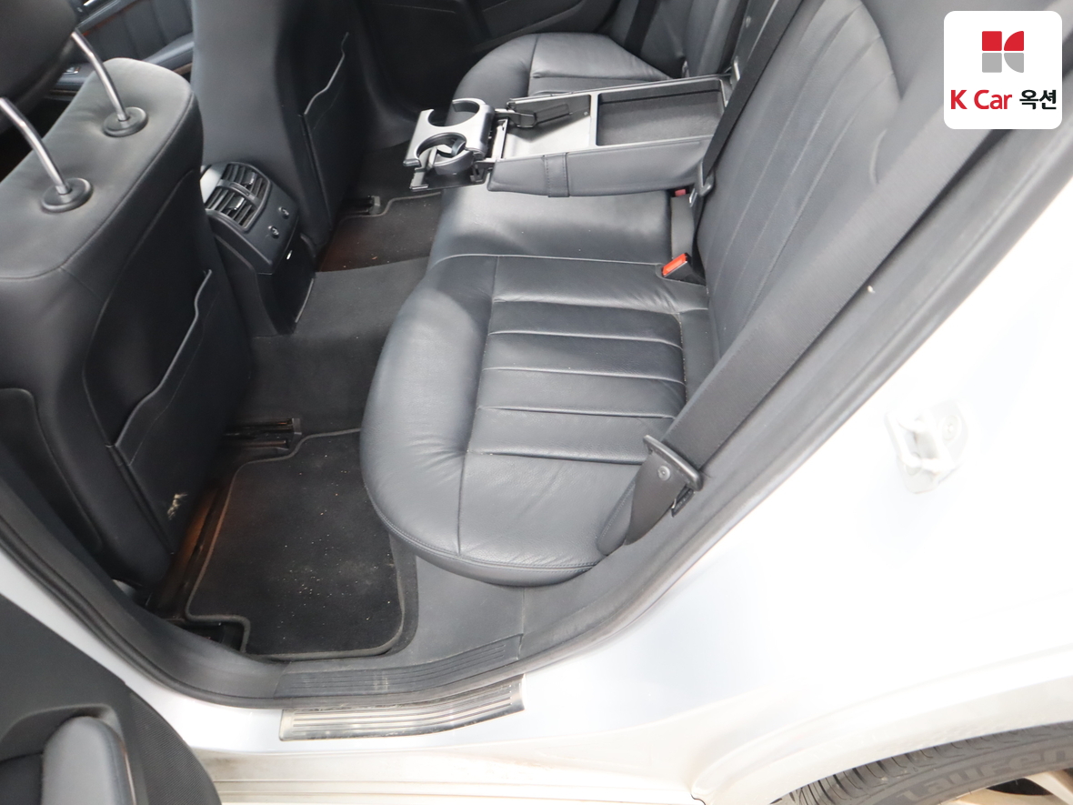 Mercedes-Benz E-Class - 24