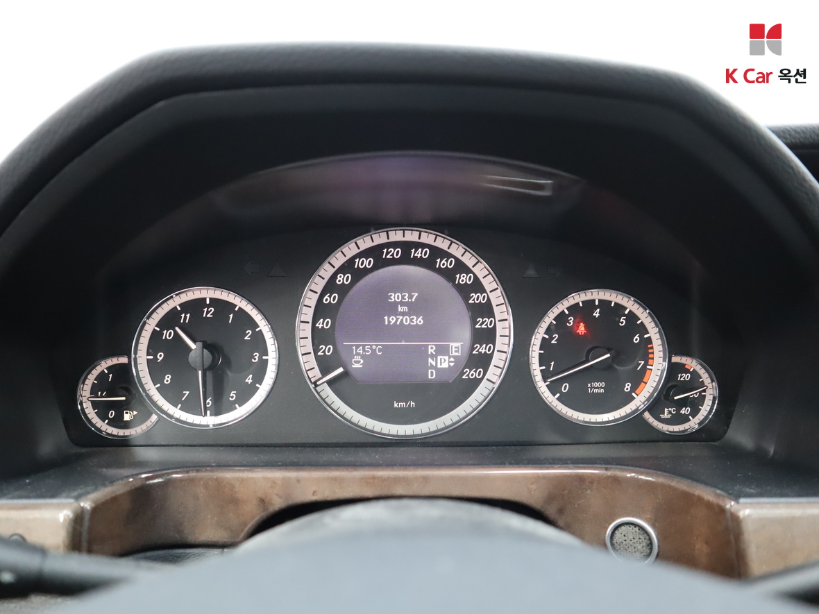 Mercedes-Benz E-Class - 5