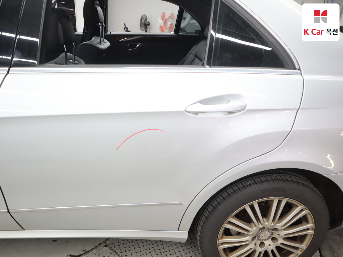 Mercedes-Benz E-Class - 37