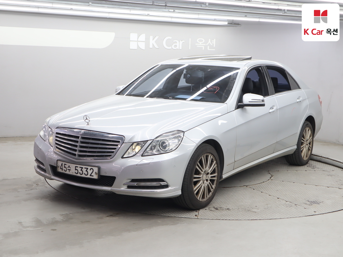 Mercedes-Benz E-Class - 1