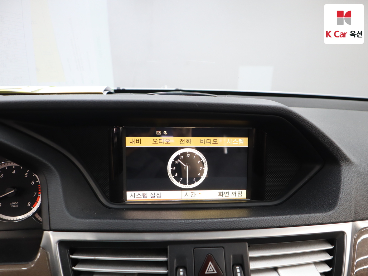 Mercedes-Benz E-Class - 14