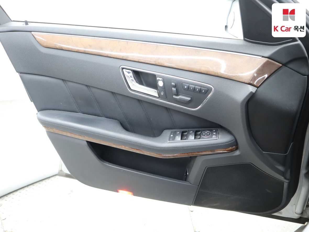 Mercedes-Benz E-Class - 8
