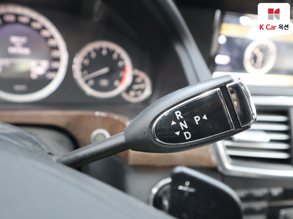 Mercedes-Benz E-Class - 16