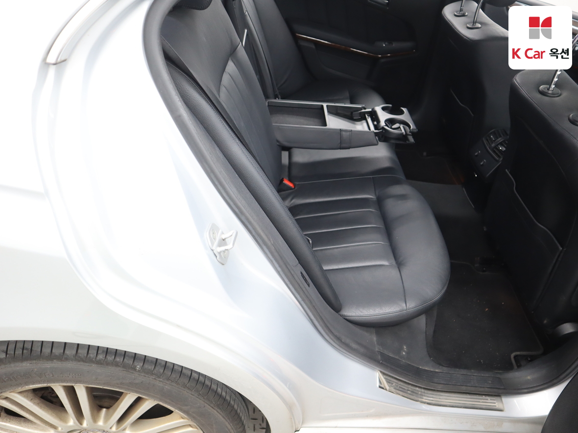 Mercedes-Benz E-Class - 28
