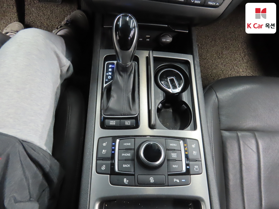 Hyundai Genesis - 16