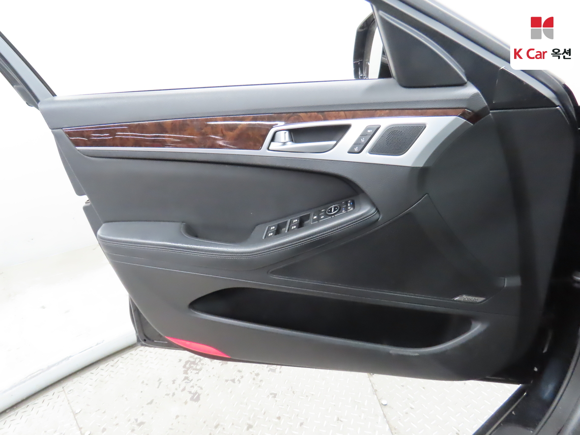 Hyundai Genesis - 8