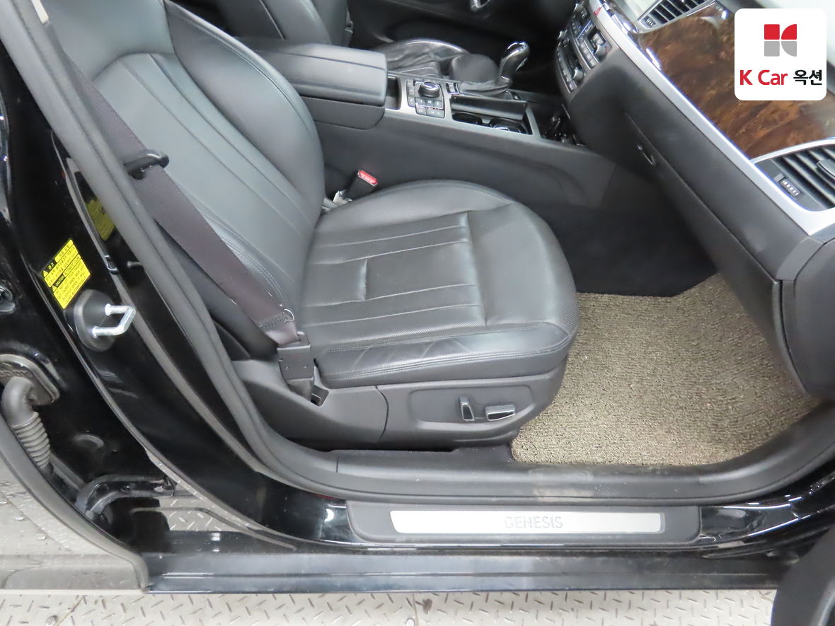 Hyundai Genesis - 31