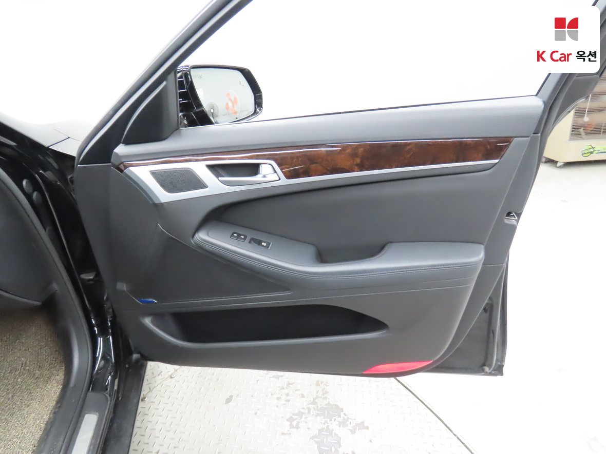Hyundai Genesis - 30