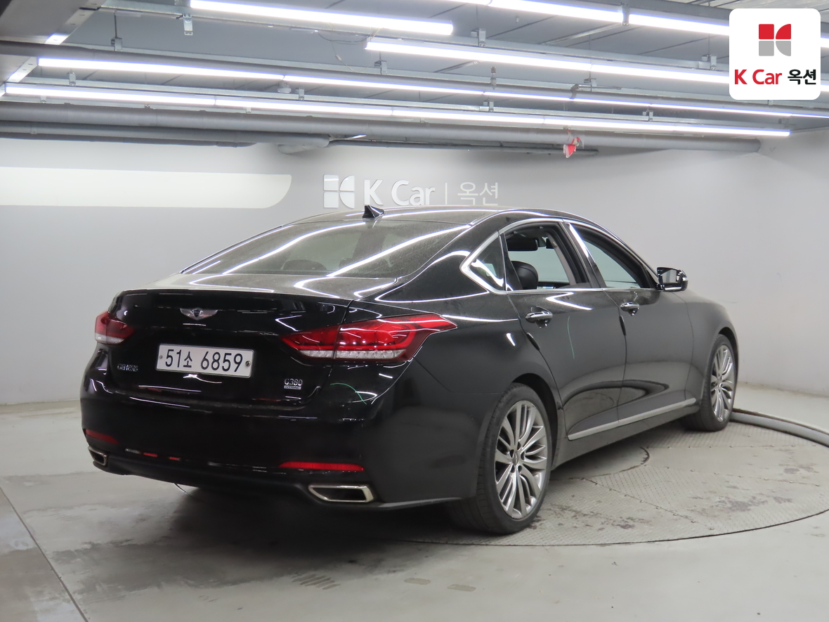 Hyundai Genesis - 2