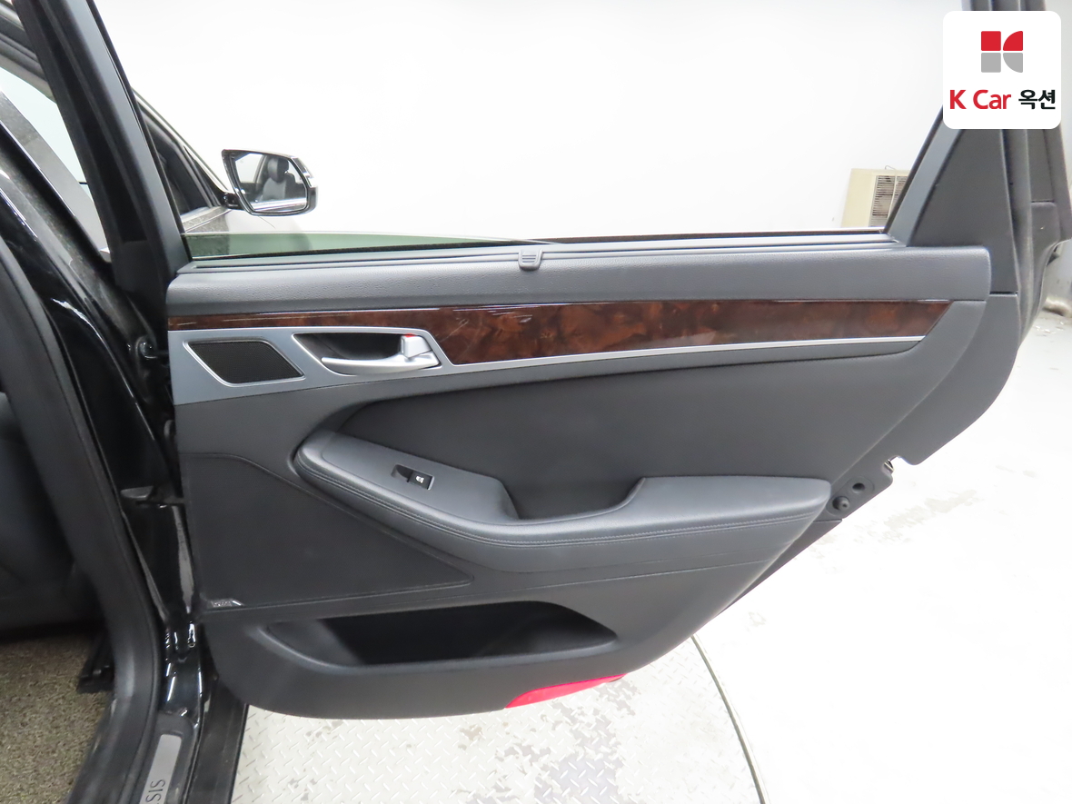 Hyundai Genesis - 28