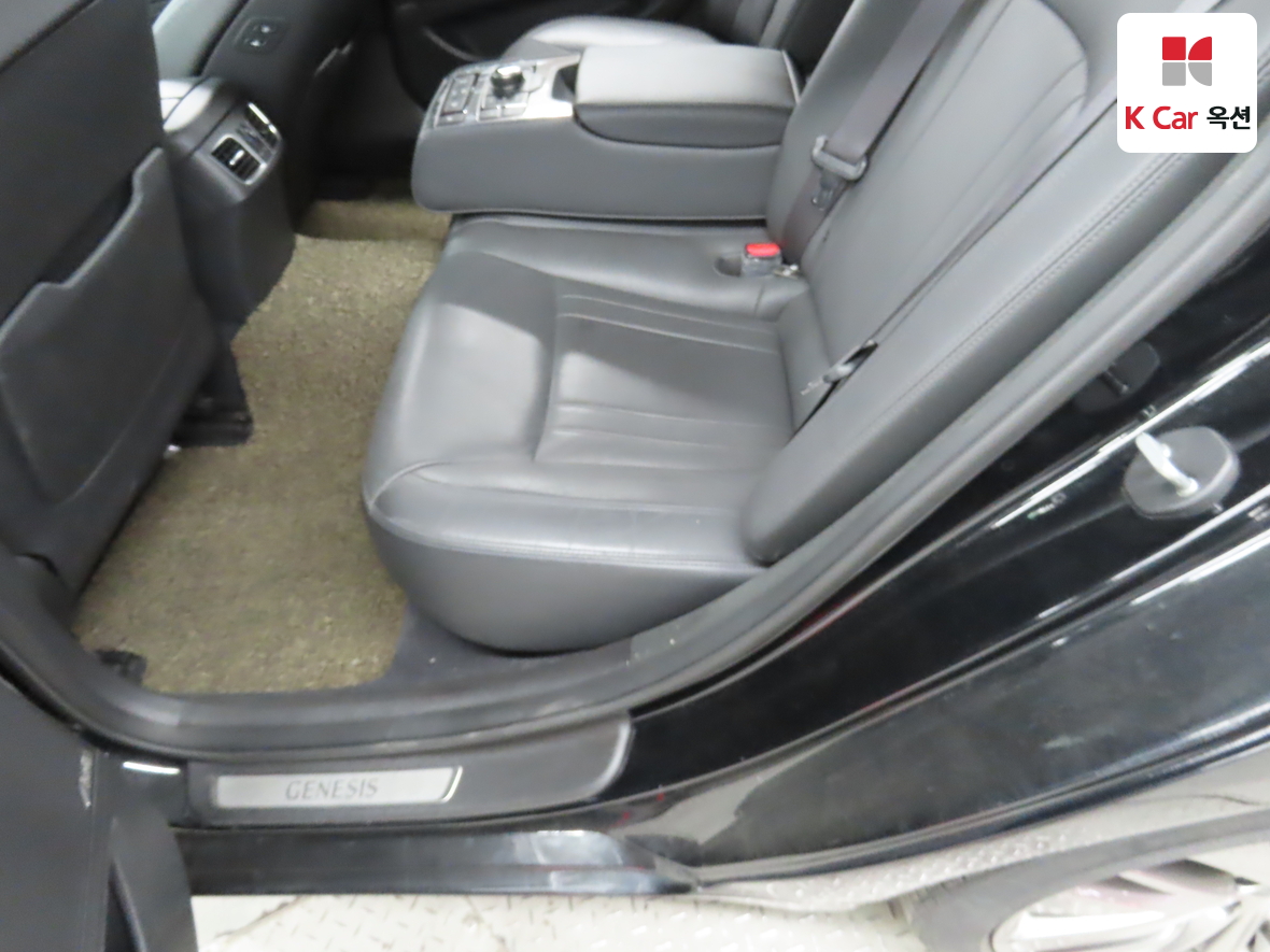Hyundai Genesis - 23