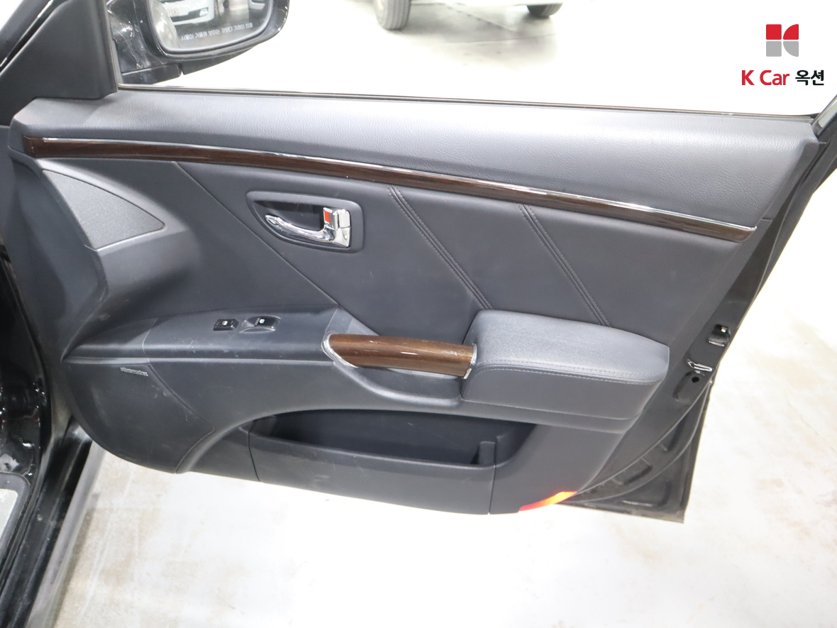 Hyundai Grandeur 2010 - Image 26