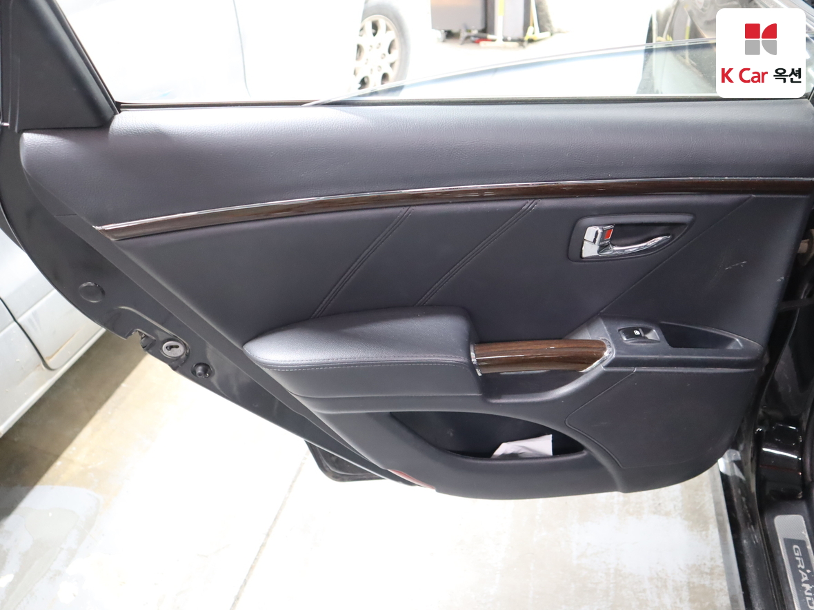 Hyundai Grandeur 2010 - Image 20
