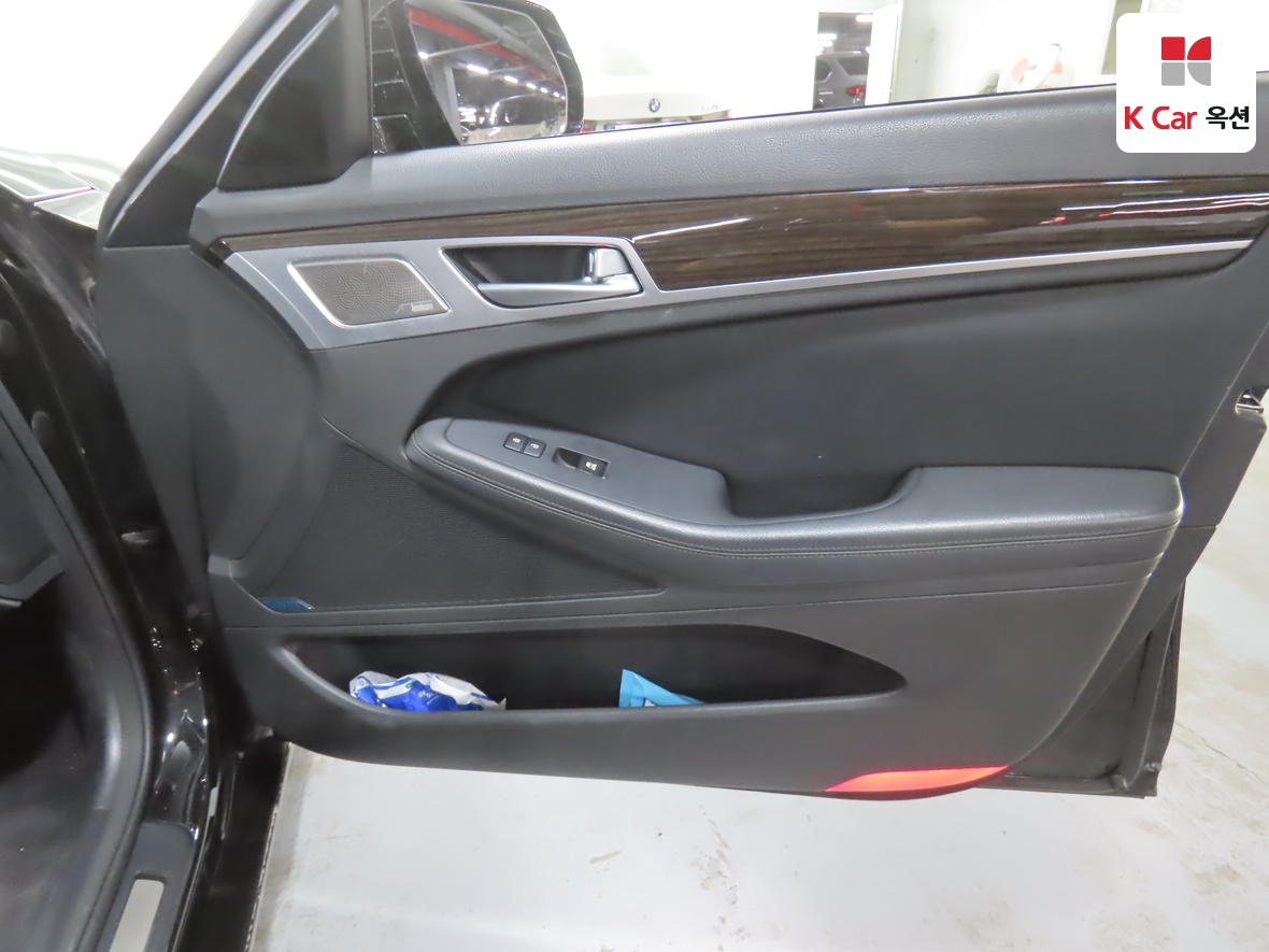 Genesis G80 - 30
