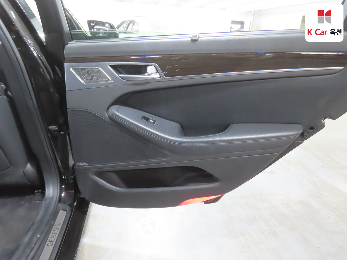 Genesis G80 - 28