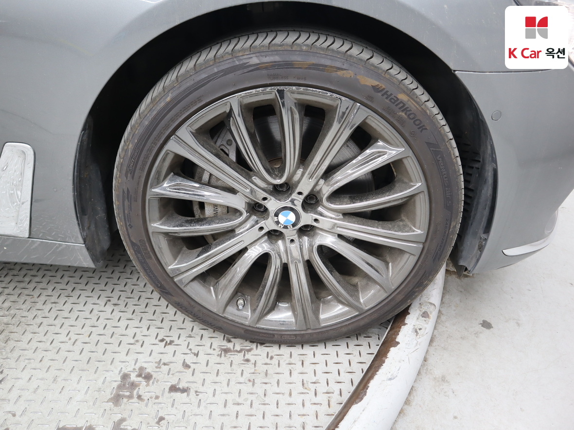 BMW 7 Series 2017 - Image 50