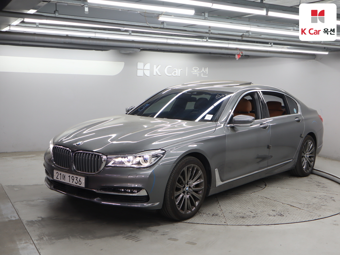BMW 7 Series 2017 - Image 1