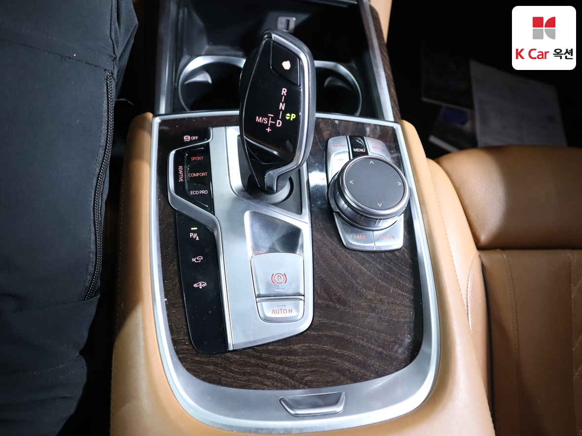 BMW 7 Series 2017 - Image 16