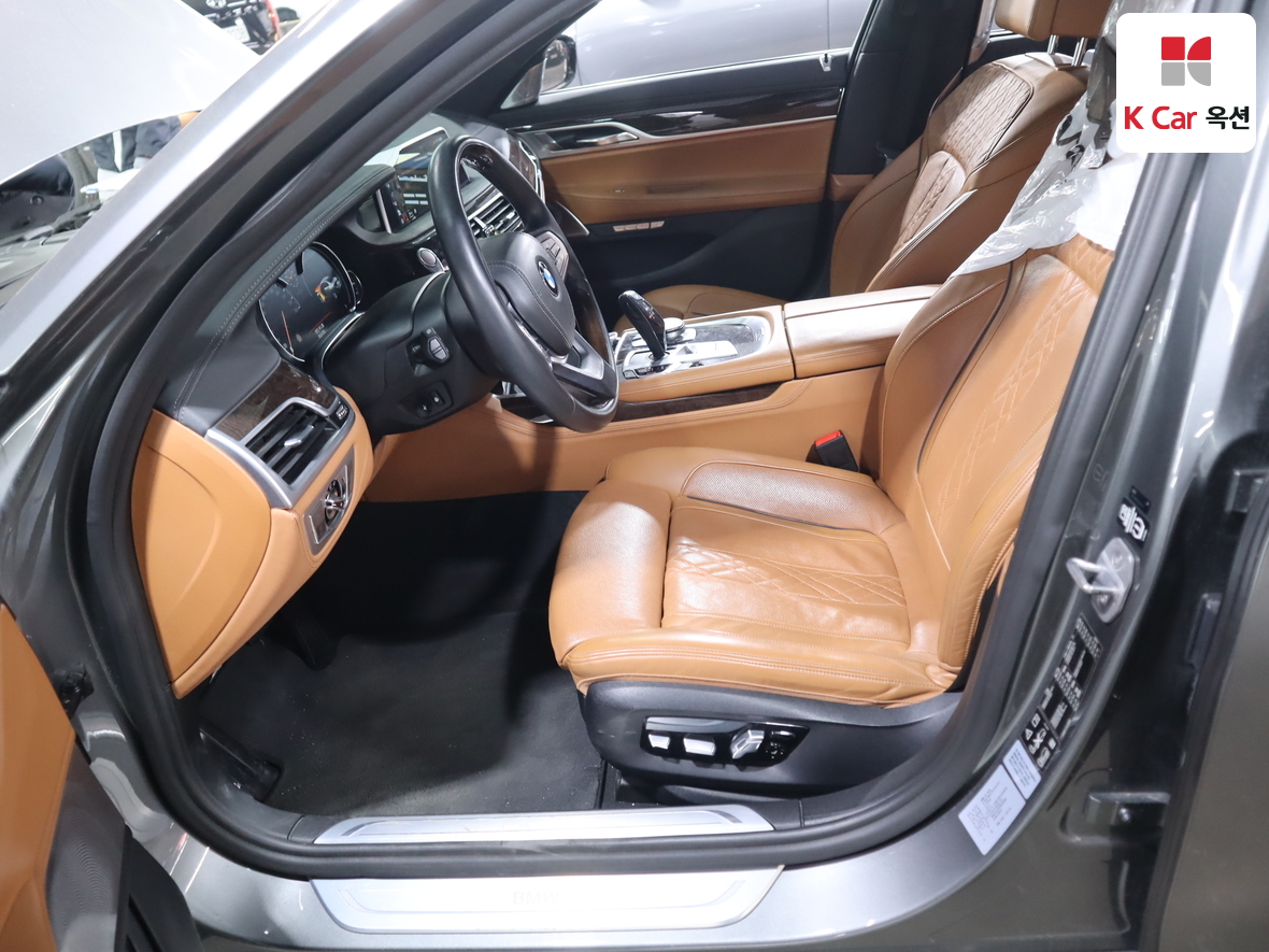 BMW 7 Series 2017 - Image 18