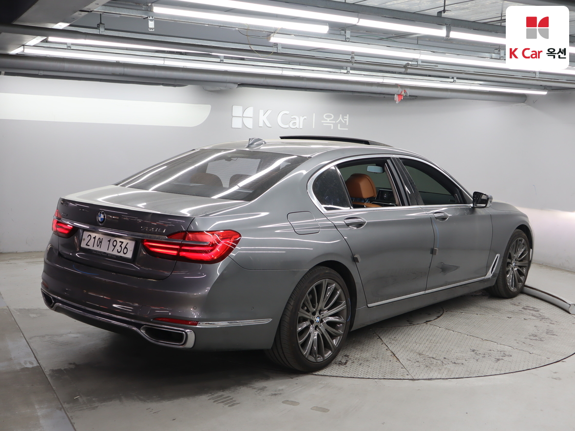 BMW 7 Series 2017 - Image 2