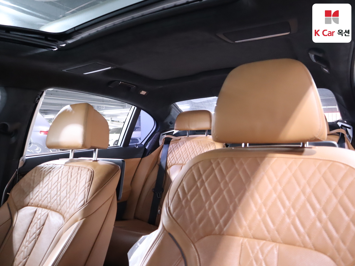 BMW 7 Series 2017 - Image 19