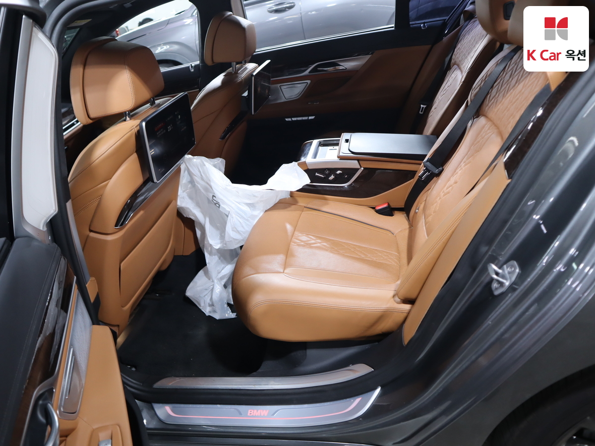 BMW 7 Series 2017 - Image 25