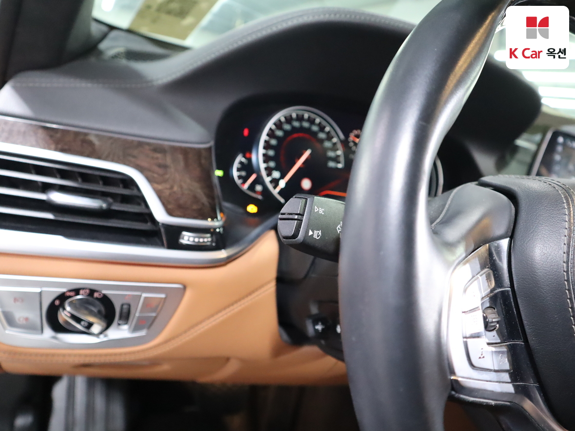 BMW 7 Series 2017 - Image 9