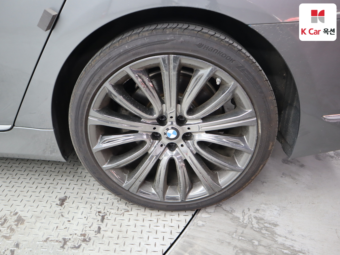 BMW 7 Series 2017 - Image 48