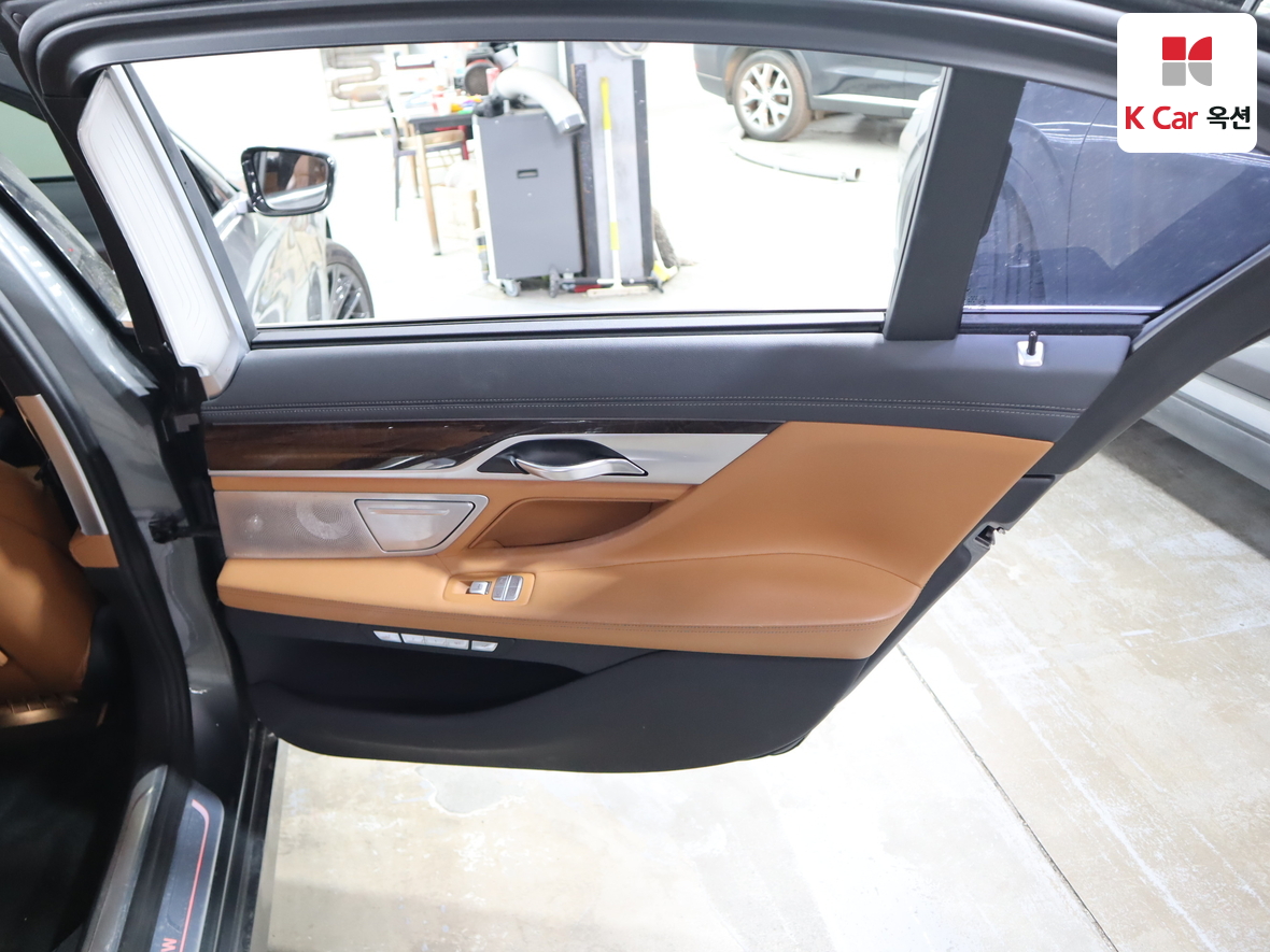 BMW 7 Series 2017 - Image 31