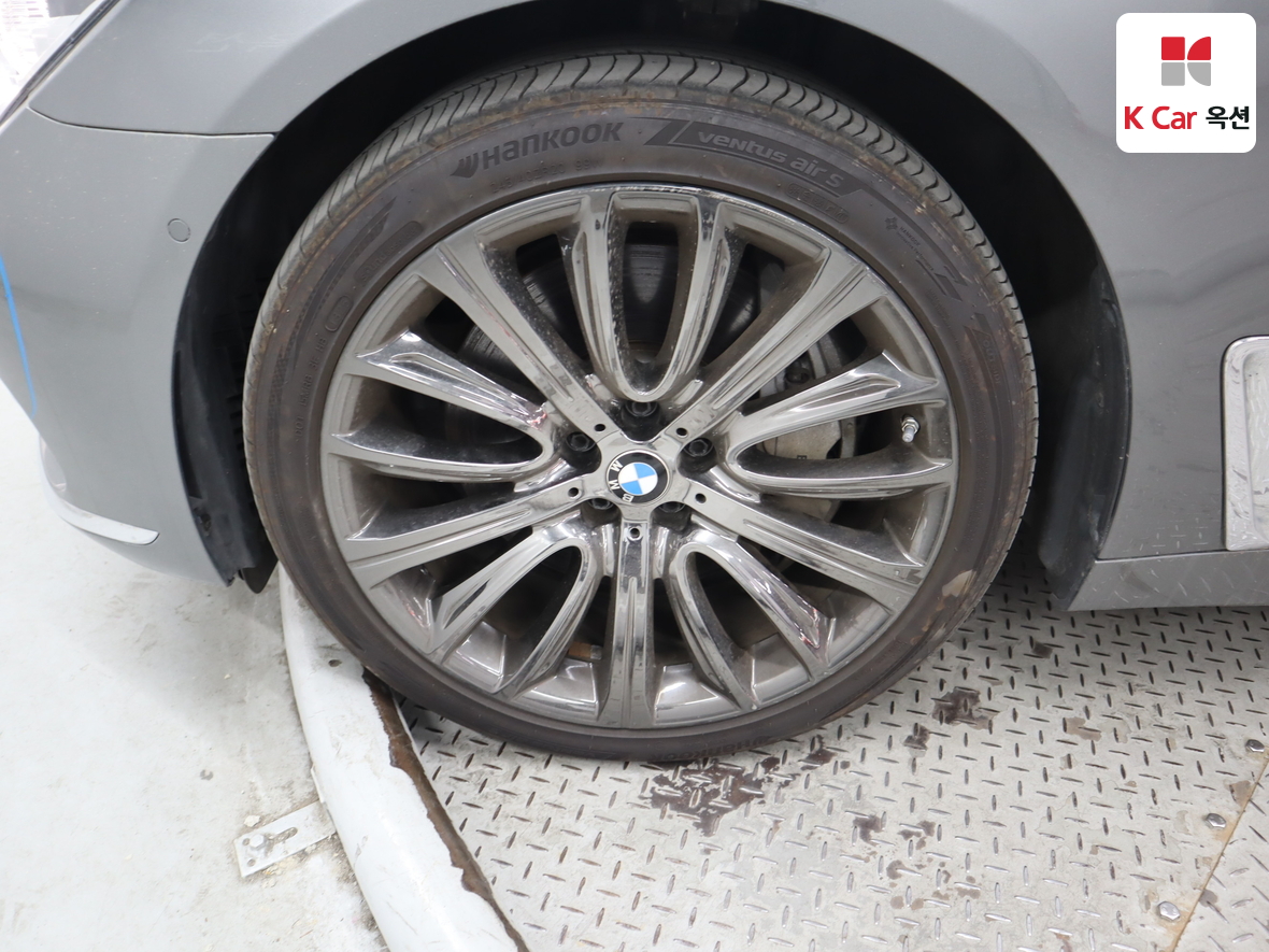 BMW 7 Series 2017 - Image 47