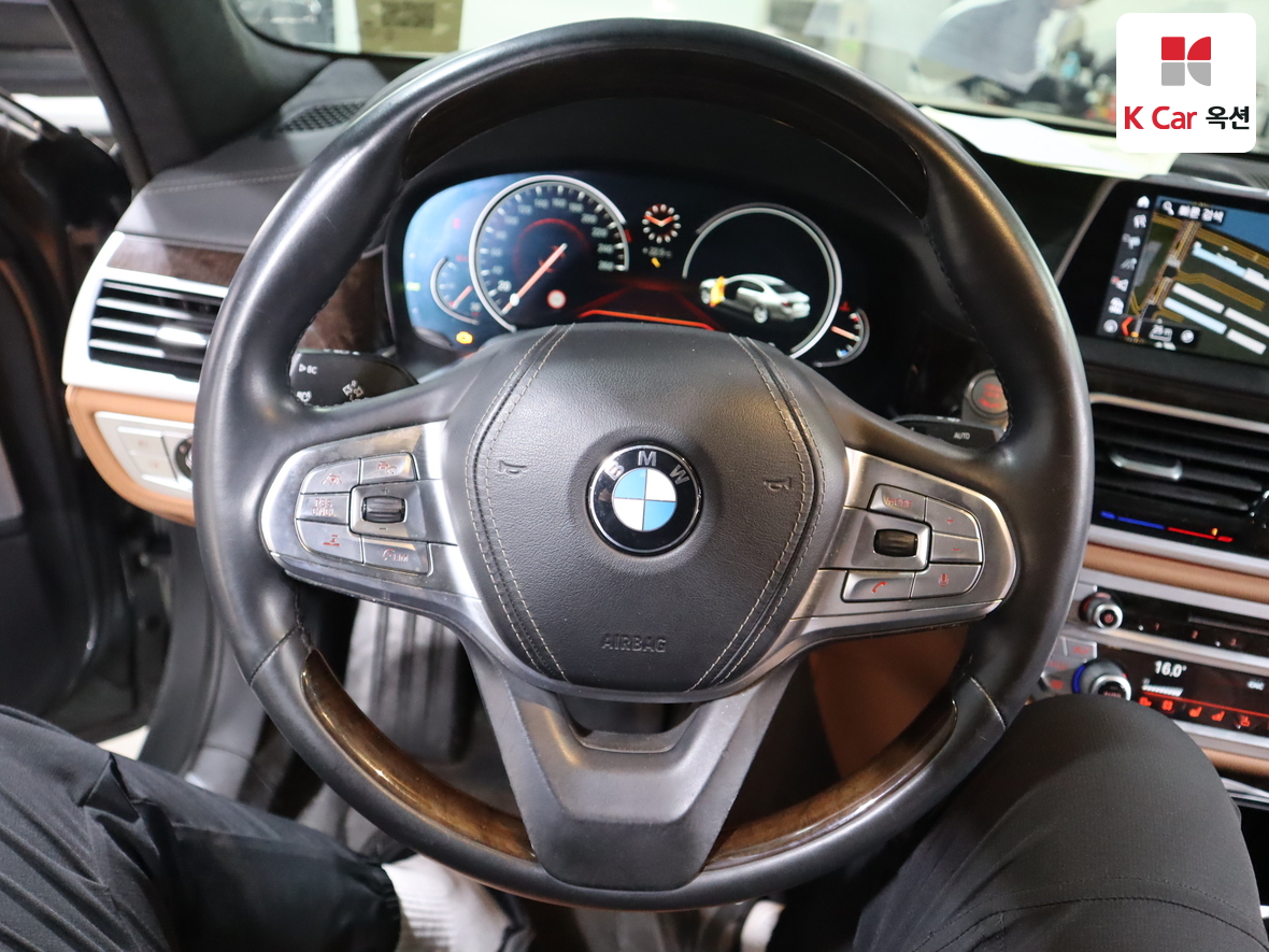 BMW 7 Series 2017 - Image 10