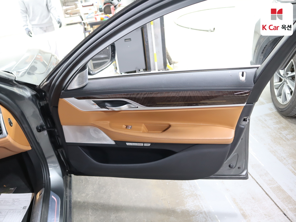 BMW 7 Series 2017 - Image 33