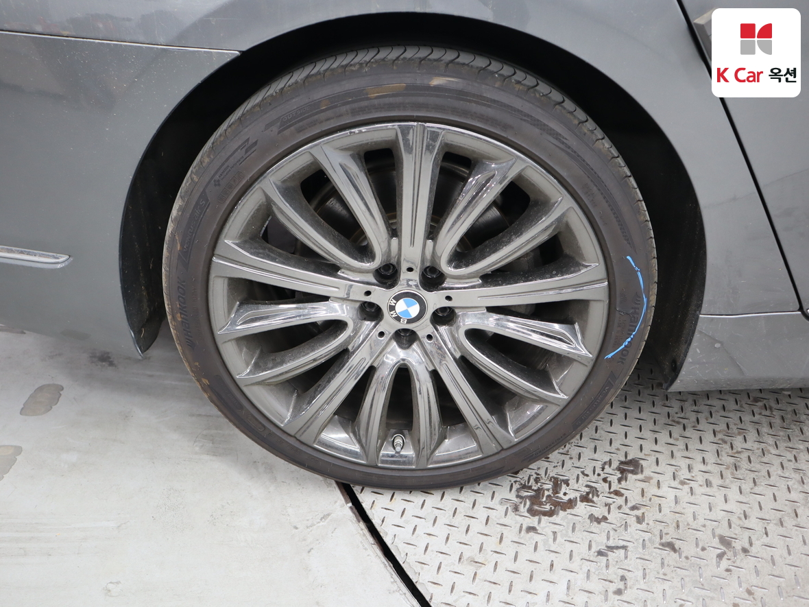 BMW 7 Series 2017 - Image 49