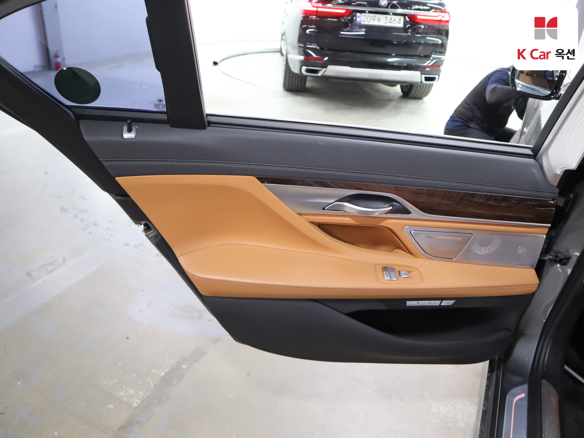 BMW 7 Series 2017 - Image 24