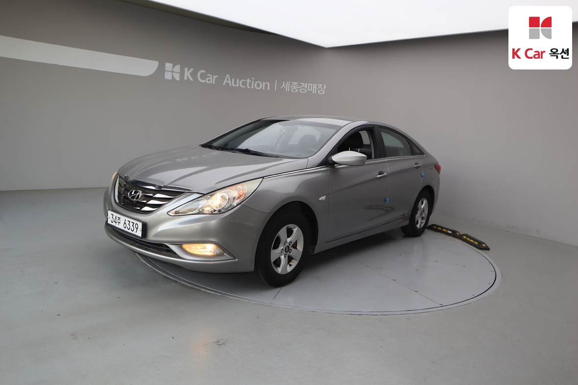 Hyundai Sonata - 1