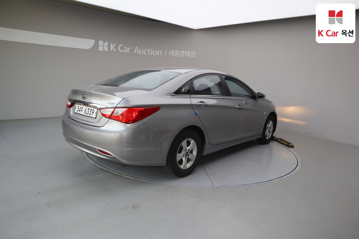 Hyundai Sonata - 2
