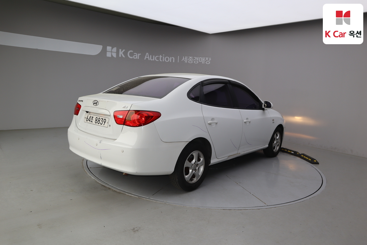 Hyundai Elantra - 2