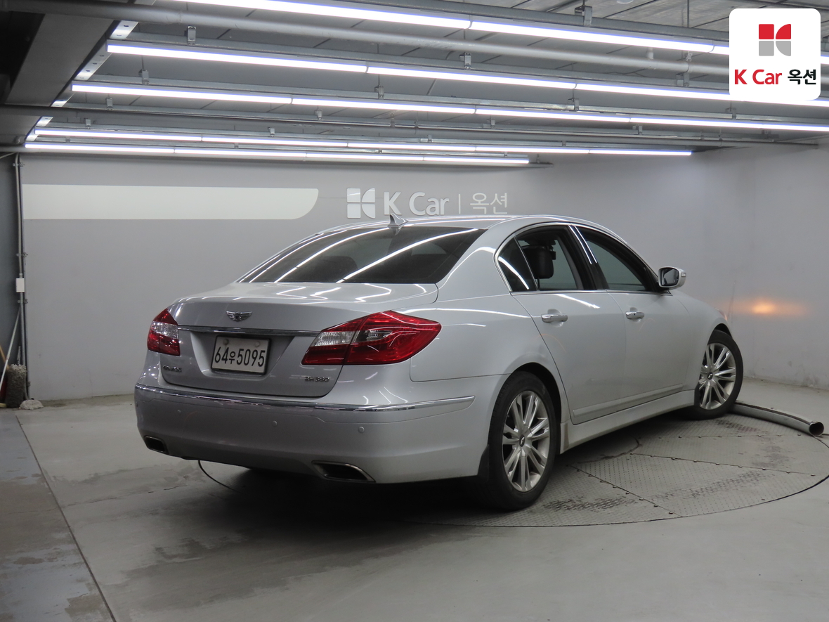 Hyundai Genesis 2014 - Image 2