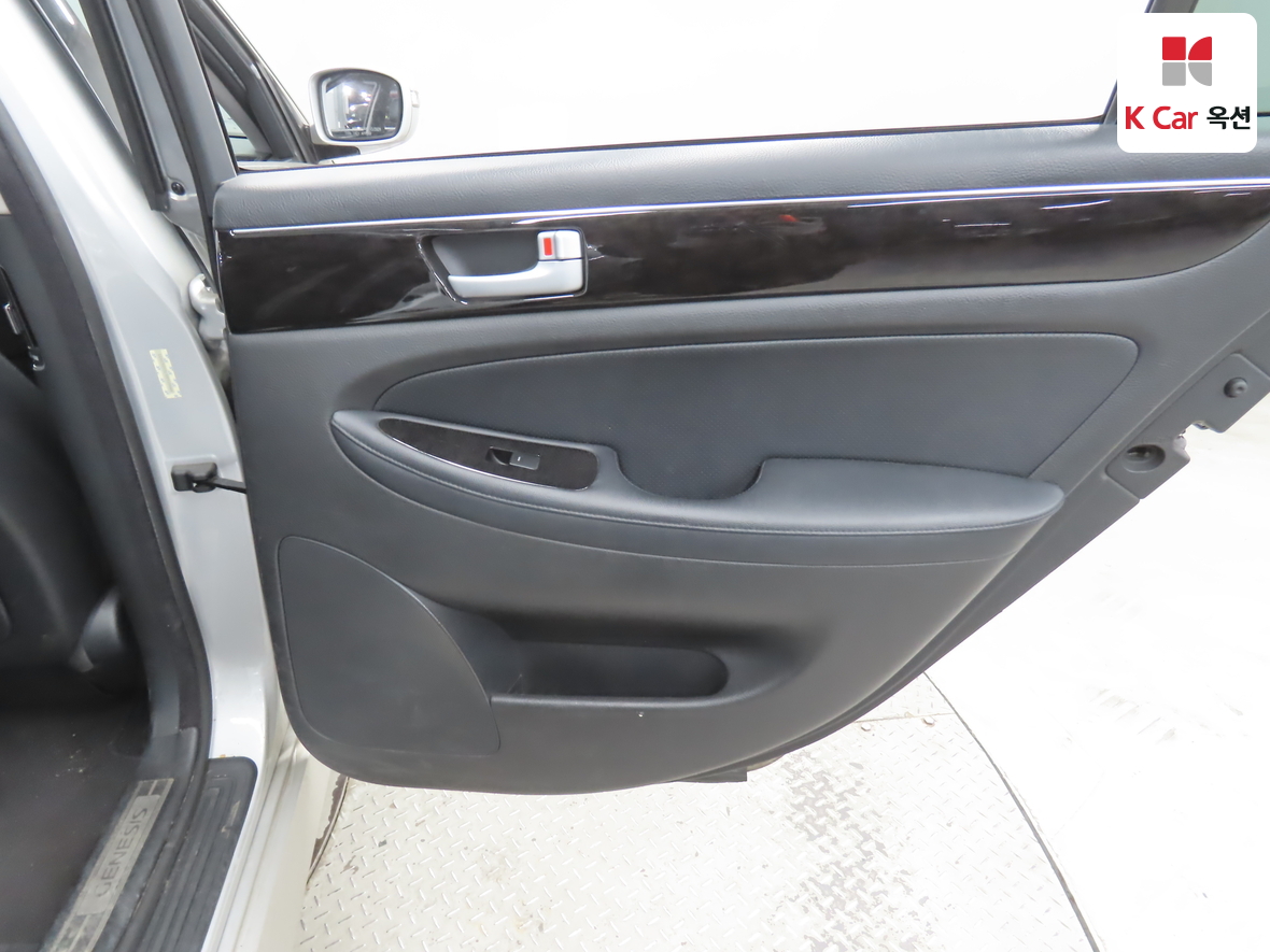 Hyundai Genesis 2014 - Image 27