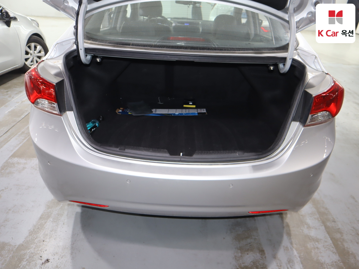 Hyundai Elantra 2011 - Image 24