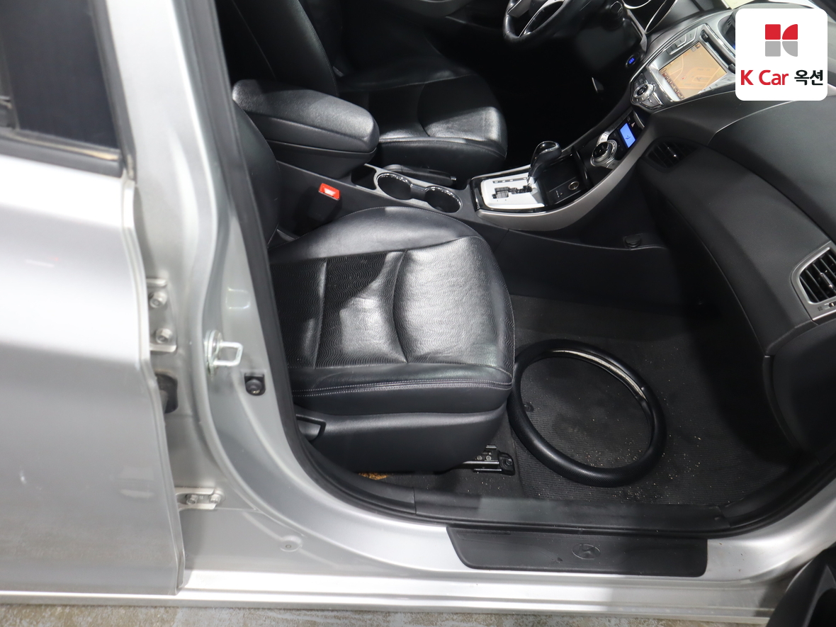 Hyundai Elantra 2011 - Image 28