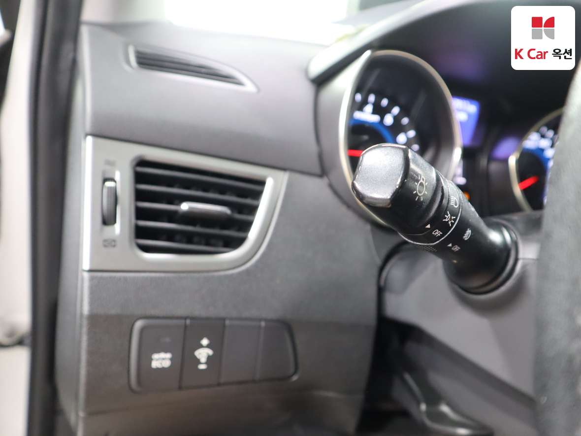 Hyundai Elantra 2011 - Image 9