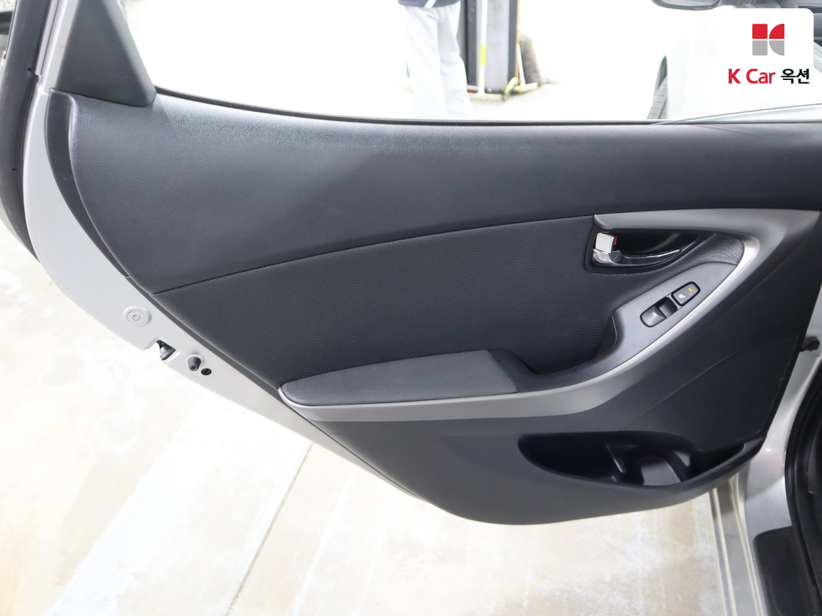 Hyundai Elantra 2011 - Image 21