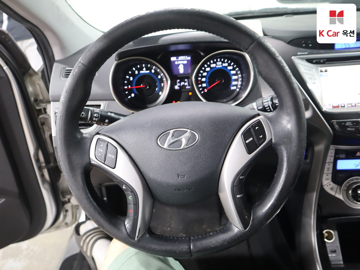 Hyundai Elantra 2011 - Image 10
