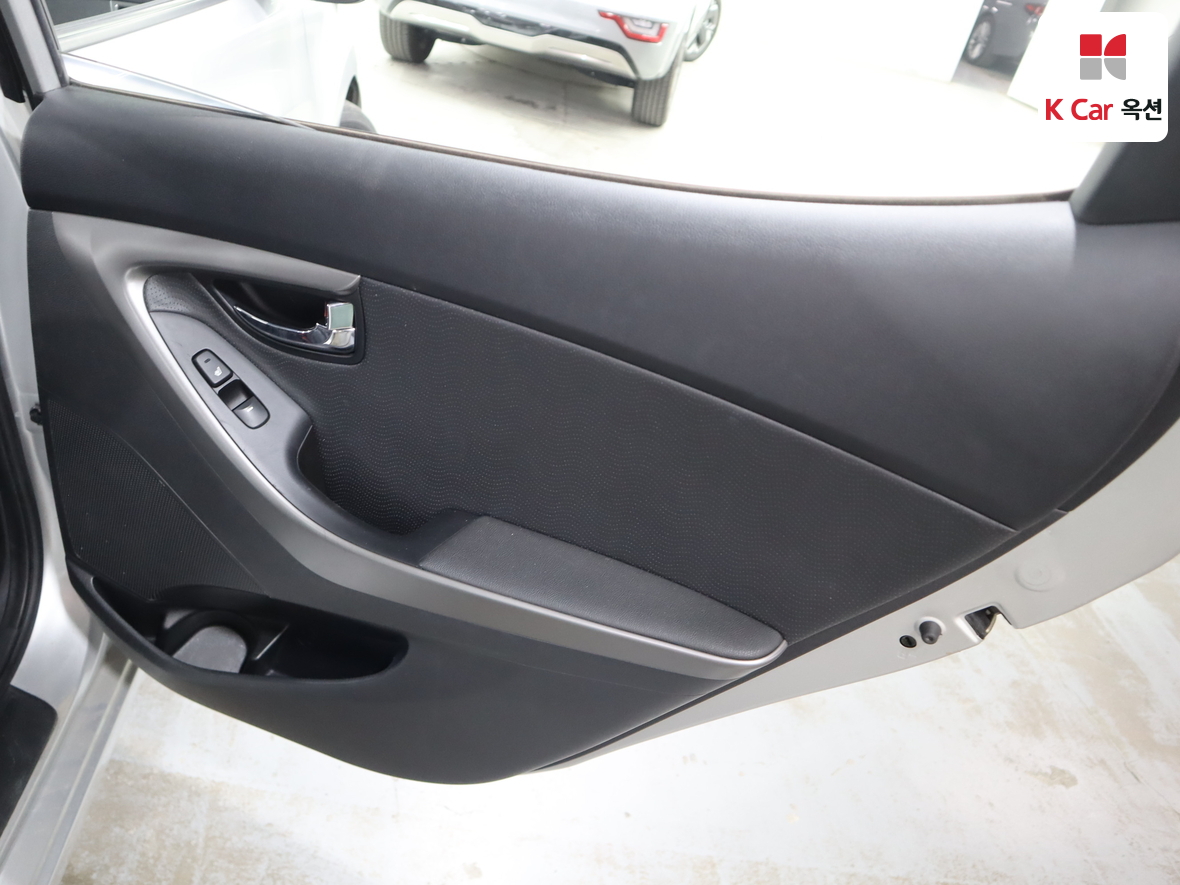 Hyundai Elantra 2011 - Image 25